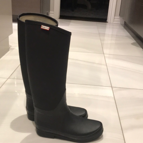 *SOLD* Ladies Hunter rain boots - Picture 7 of 12